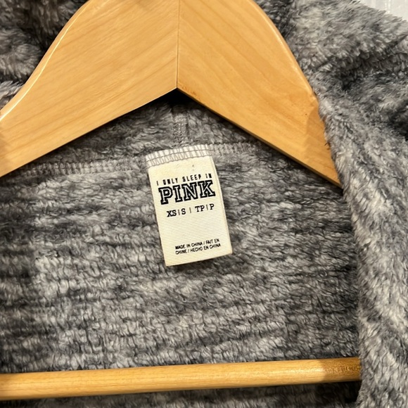 PINK Victoria's Secret Warm Plush Robe - Picture 2 of 7